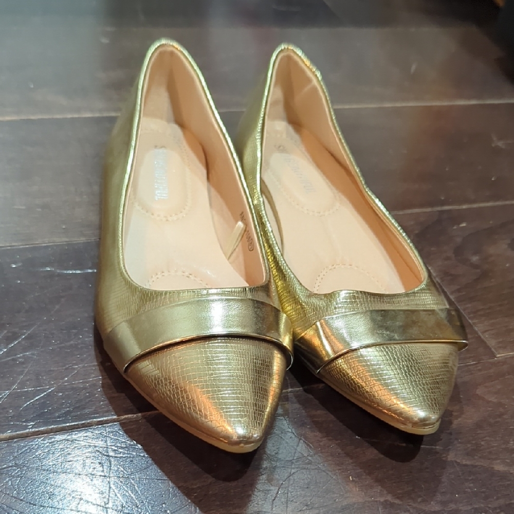Elegant Gold Women's Flats